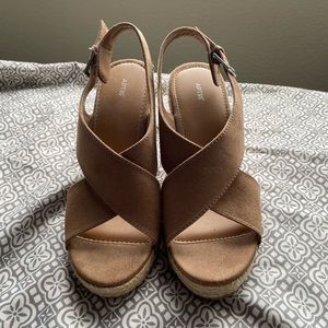 Apt 9 Woman’s Tan Wedges 7.5
